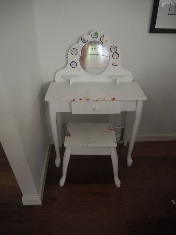 kids vanity unit