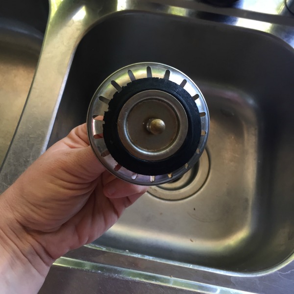 rubber seal on kitchen sink basket plug