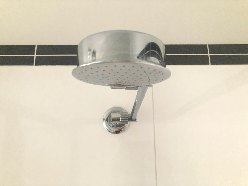 How to Clean & Descale A Shower Head: Easy Cleaning Hack  Cleaning shower  head, Shower head cleaner, Shower cleaning hacks