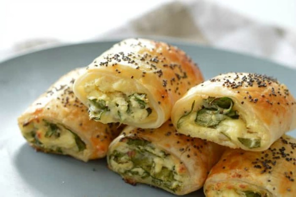 spinach and cheese rolls